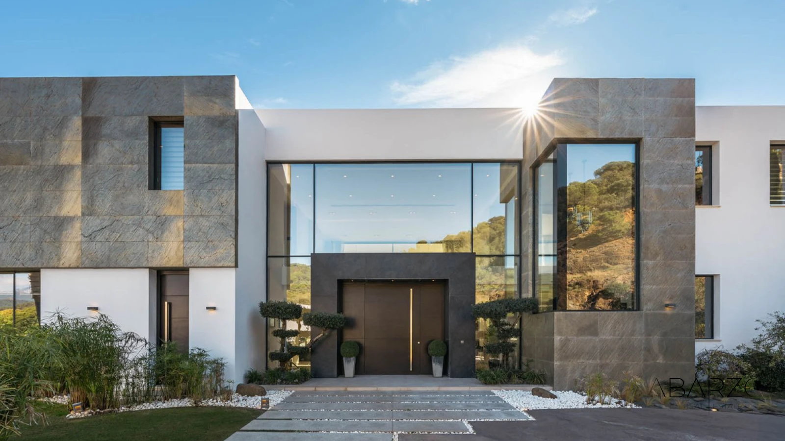 Luxury 5-Bedroom Villa with Panoramic Sea Views in El Madroñal, Benahavís — interior, El Madroñal, Benahavís (8 of 49)