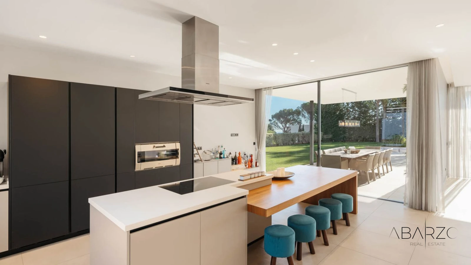 Luxury 5-Bedroom Villa with Panoramic Sea Views in El Madroñal, Benahavís — interior, El Madroñal, Benahavís (13 of 49)