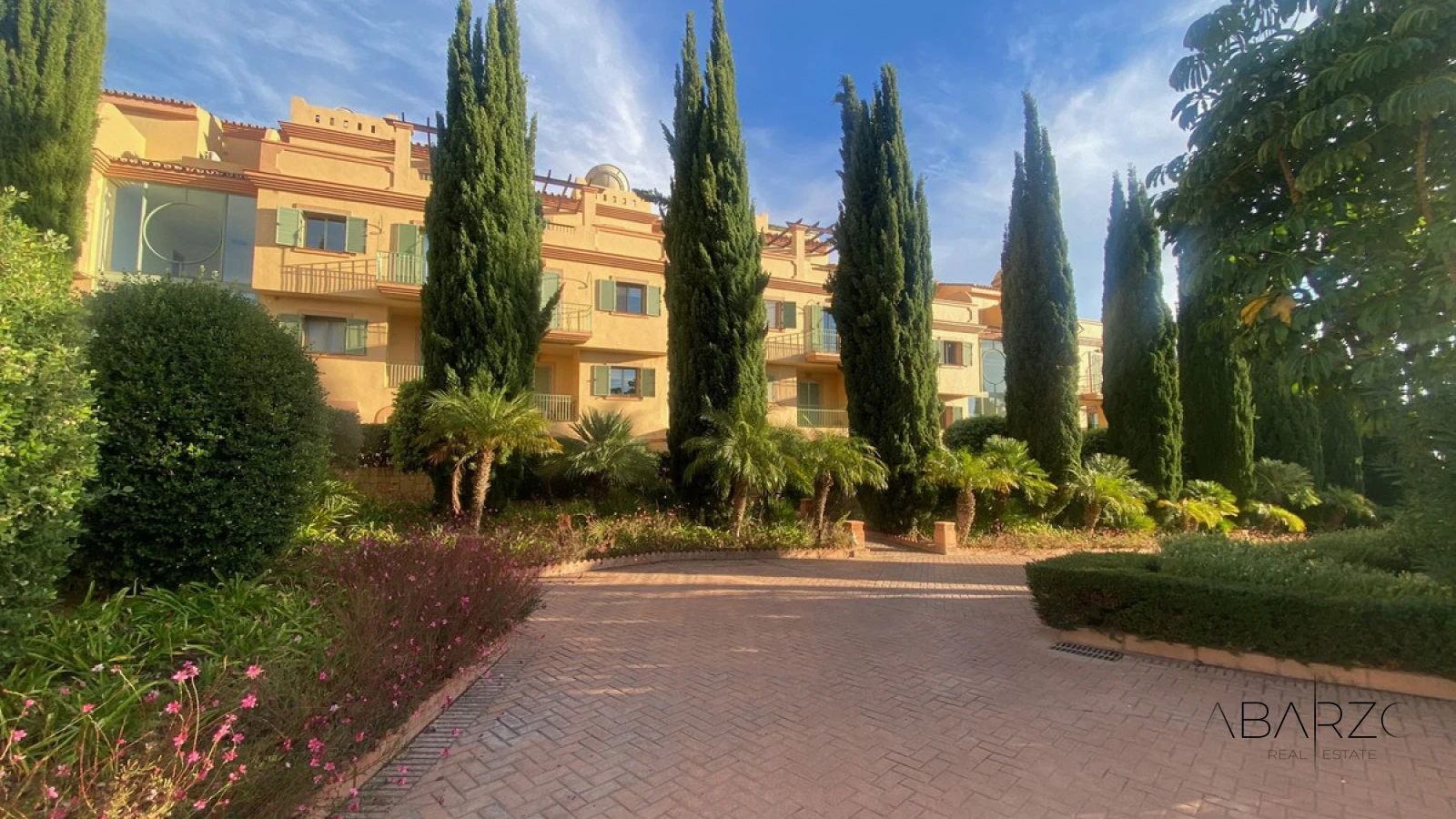 Ground Floor Corner Apartment with Private Garden in Los Flamingos, Benahavis — interior, Los Flamingos, Benahavís (19 of 25)