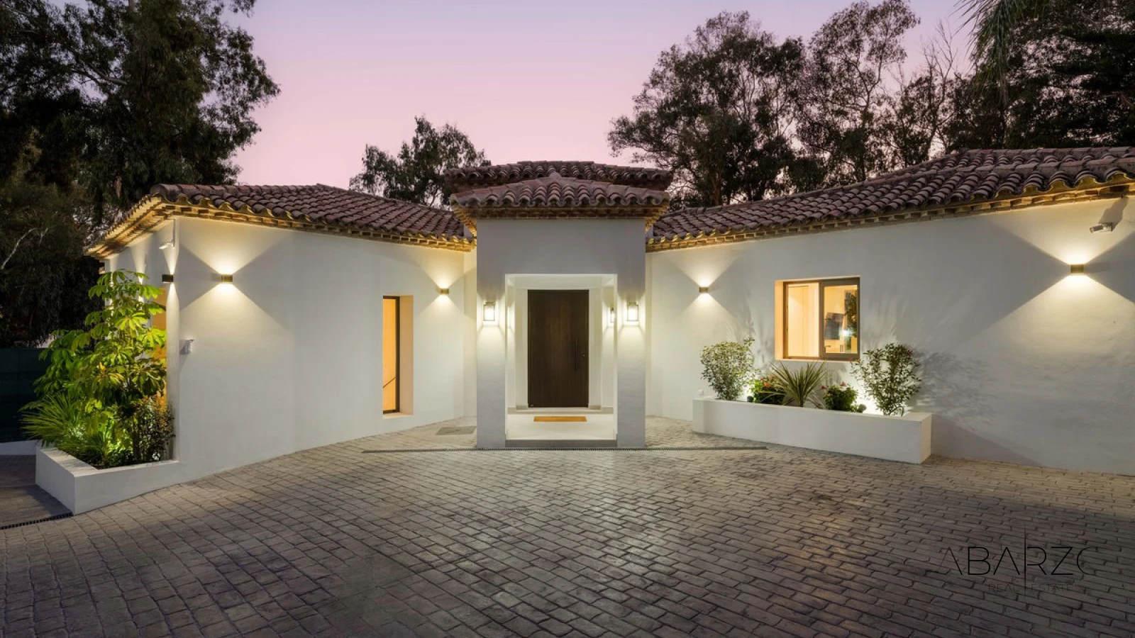 Contemporary villa with private pool and golf views in La Cerquilla, Nueva Andalucía — interior, Nueva Andalucía, Marbella (48 of 49)