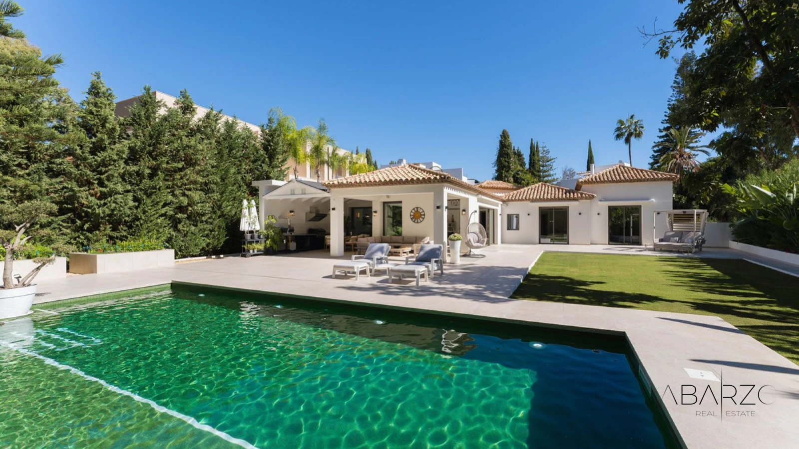 Contemporary villa with private pool and golf views in La Cerquilla, Nueva Andalucía — interior, Nueva Andalucía, Marbella (31 of 49)