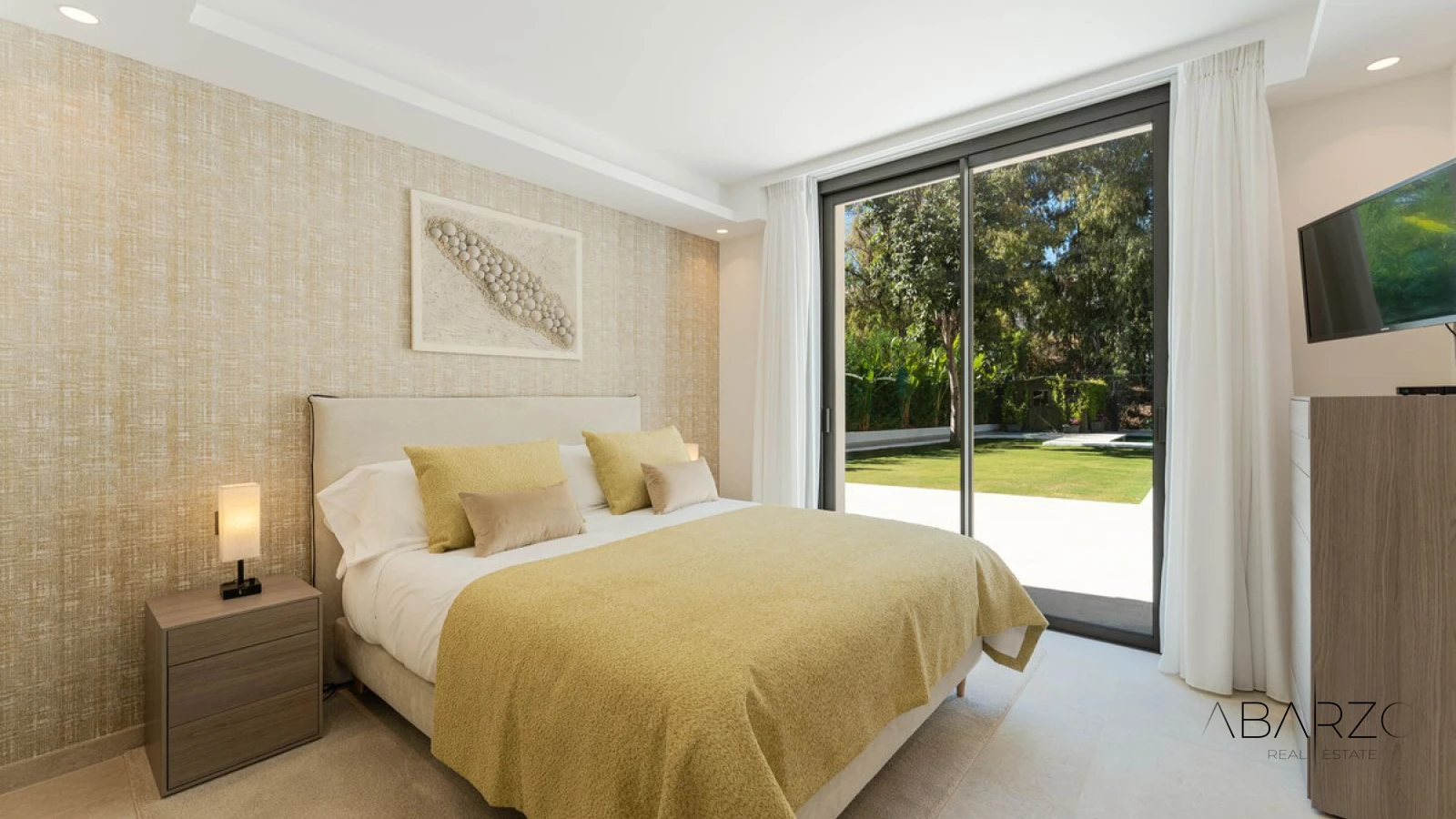 Contemporary villa with private pool and golf views in La Cerquilla, Nueva Andalucía — interior, Nueva Andalucía, Marbella (15 of 49)