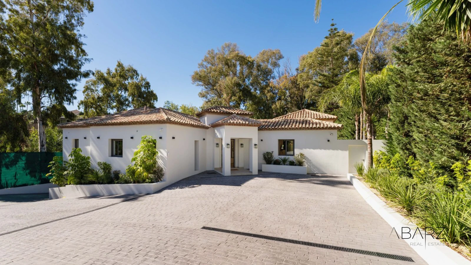 Contemporary villa with private pool and golf views in La Cerquilla, Nueva Andalucía — interior, Nueva Andalucía, Marbella (41 of 49)