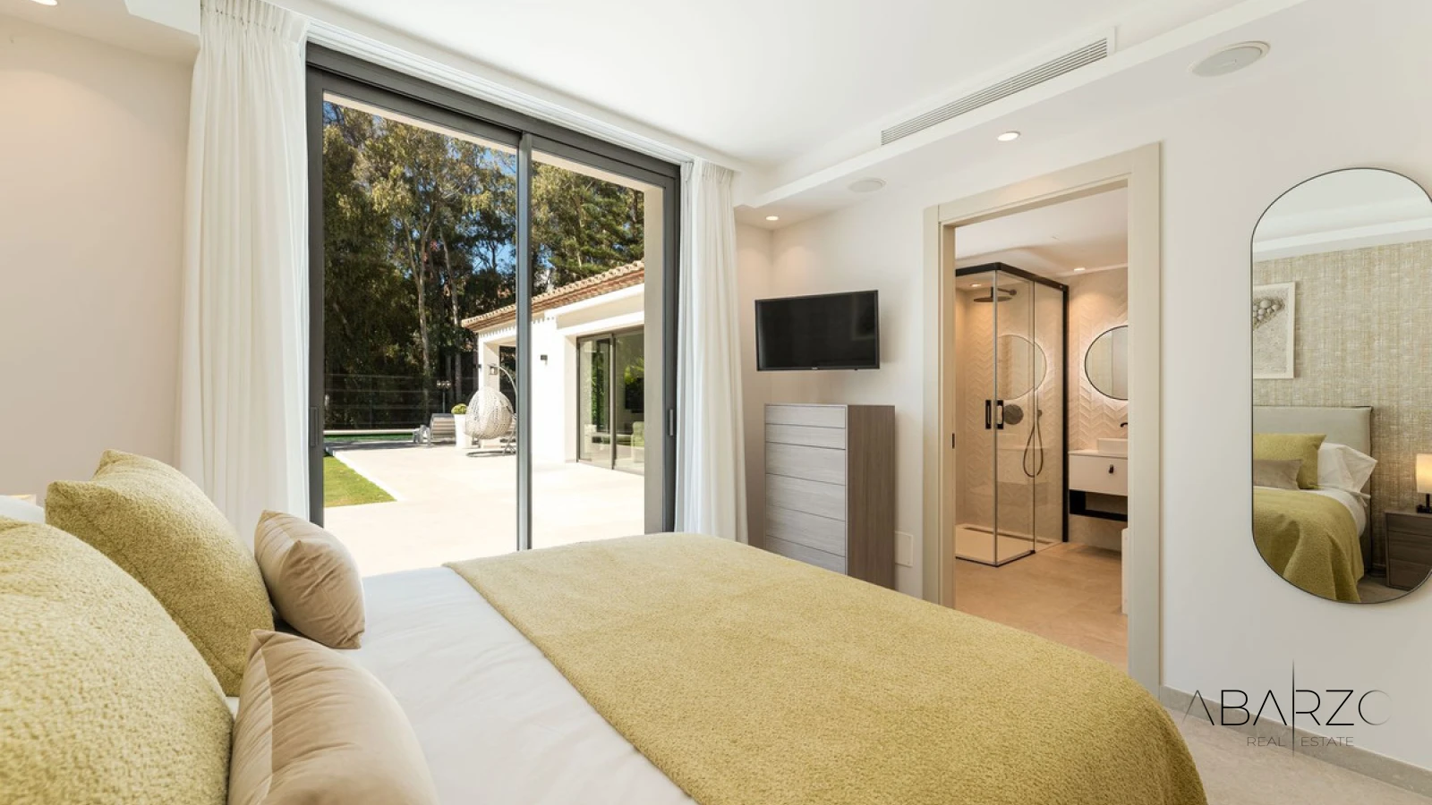 Contemporary villa with private pool and golf views in La Cerquilla, Nueva Andalucía — interior, Nueva Andalucía, Marbella (17 of 49)