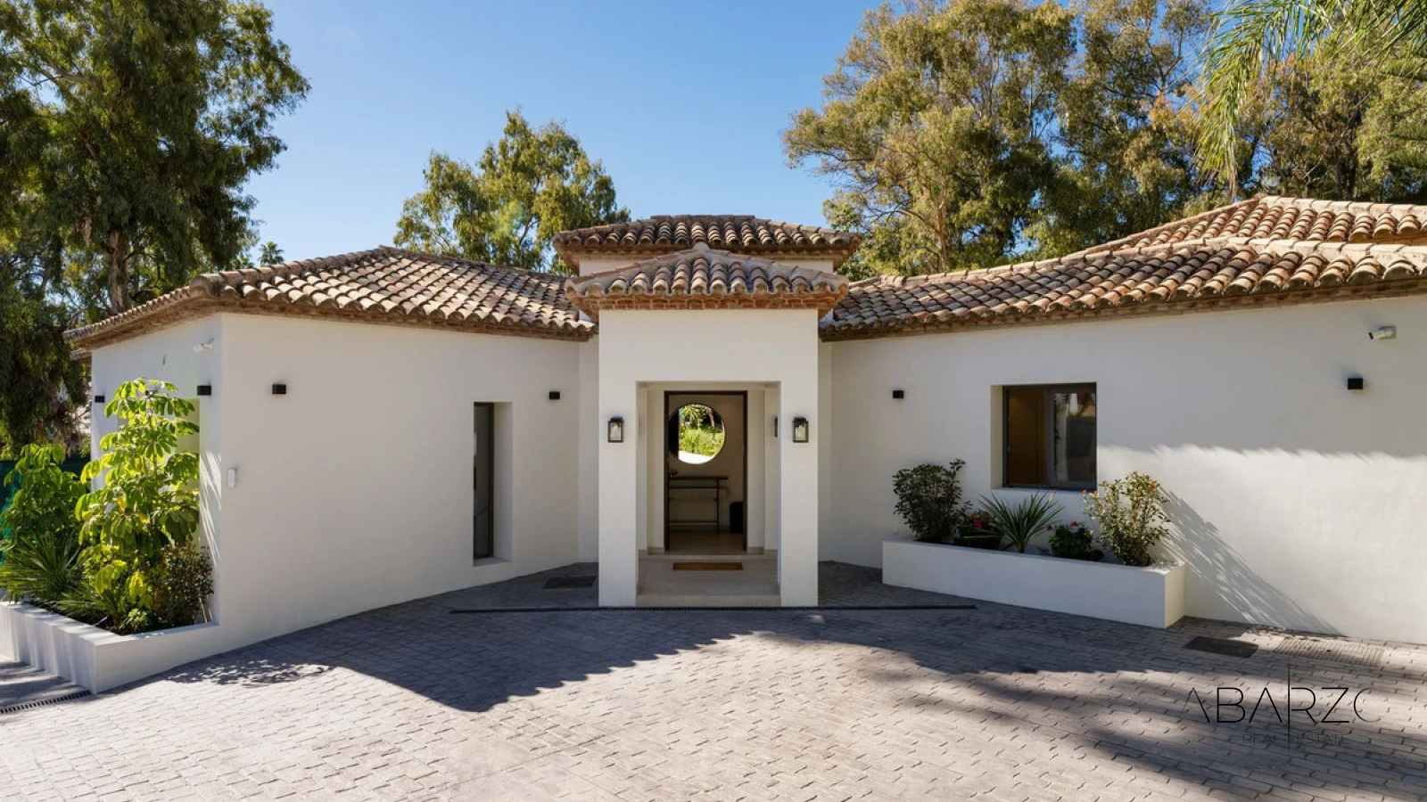 Contemporary villa with private pool and golf views in La Cerquilla, Nueva Andalucía — interior, Nueva Andalucía, Marbella (34 of 49)