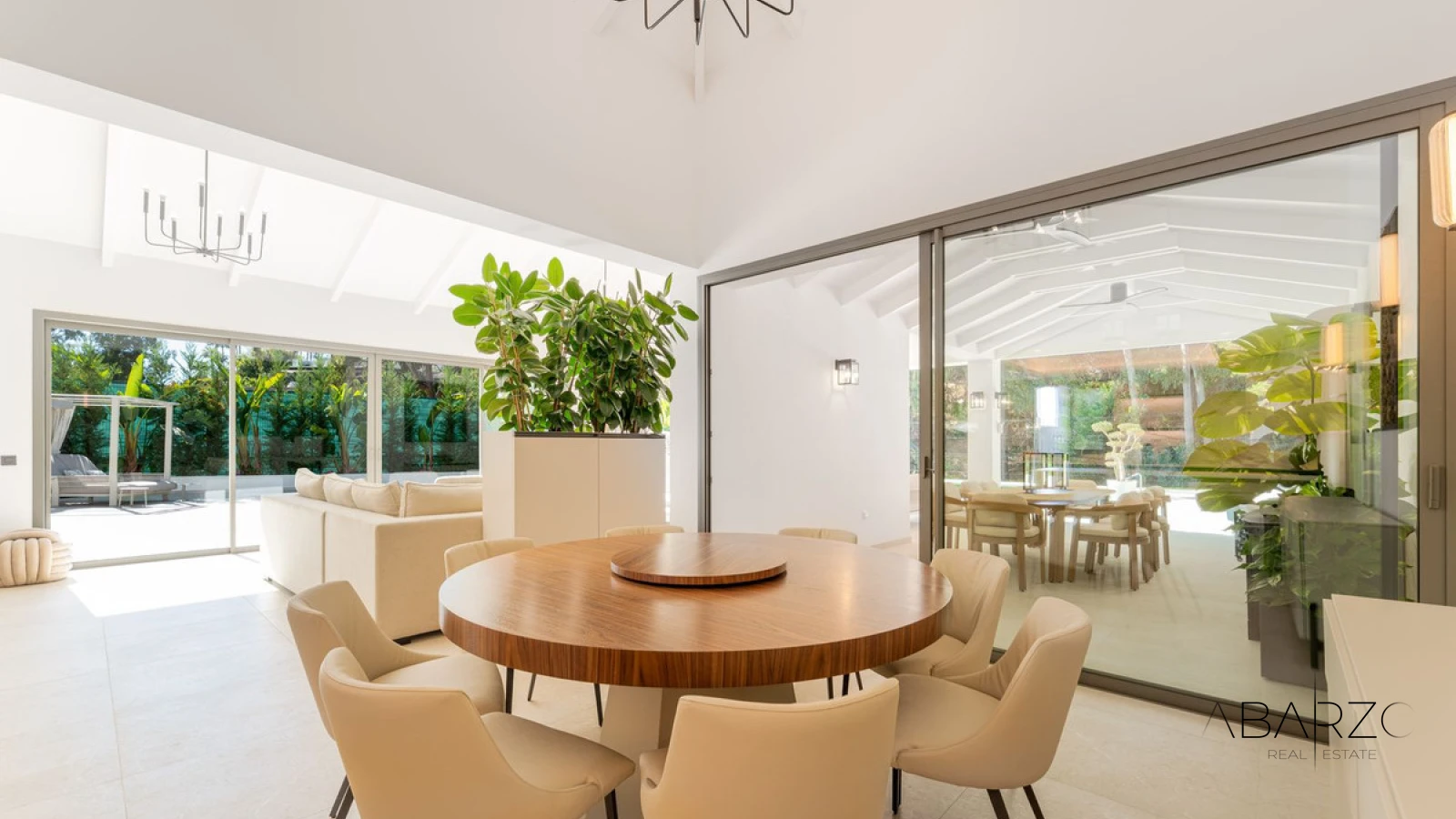 Contemporary villa with private pool and golf views in La Cerquilla, Nueva Andalucía — interior, Nueva Andalucía, Marbella (9 of 49)