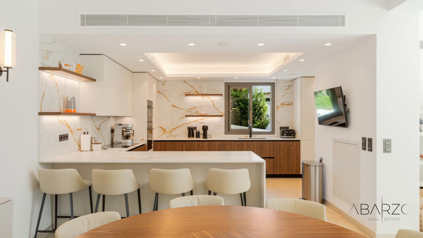 Contemporary villa with private pool and golf views in La Cerquilla, Nueva Andalucía — interior, Nueva Andalucía, Marbella (12 of 49)