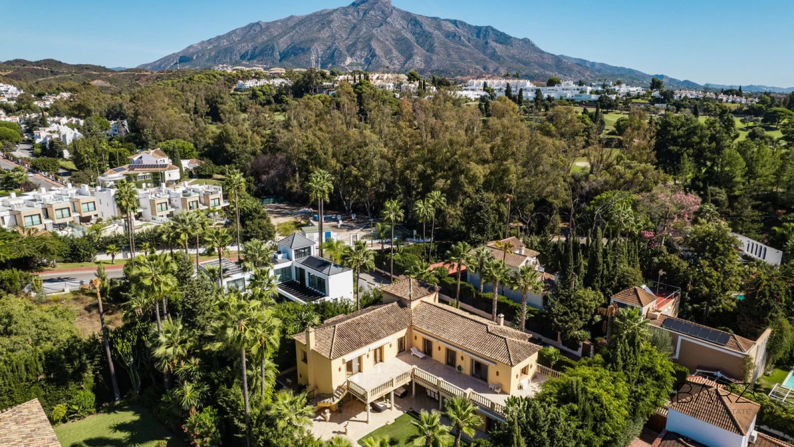 Elegant five-bedroom villa in Nueva Andalucía Marbella — interior, Nueva Andalucía, Marbella (35 of 36)