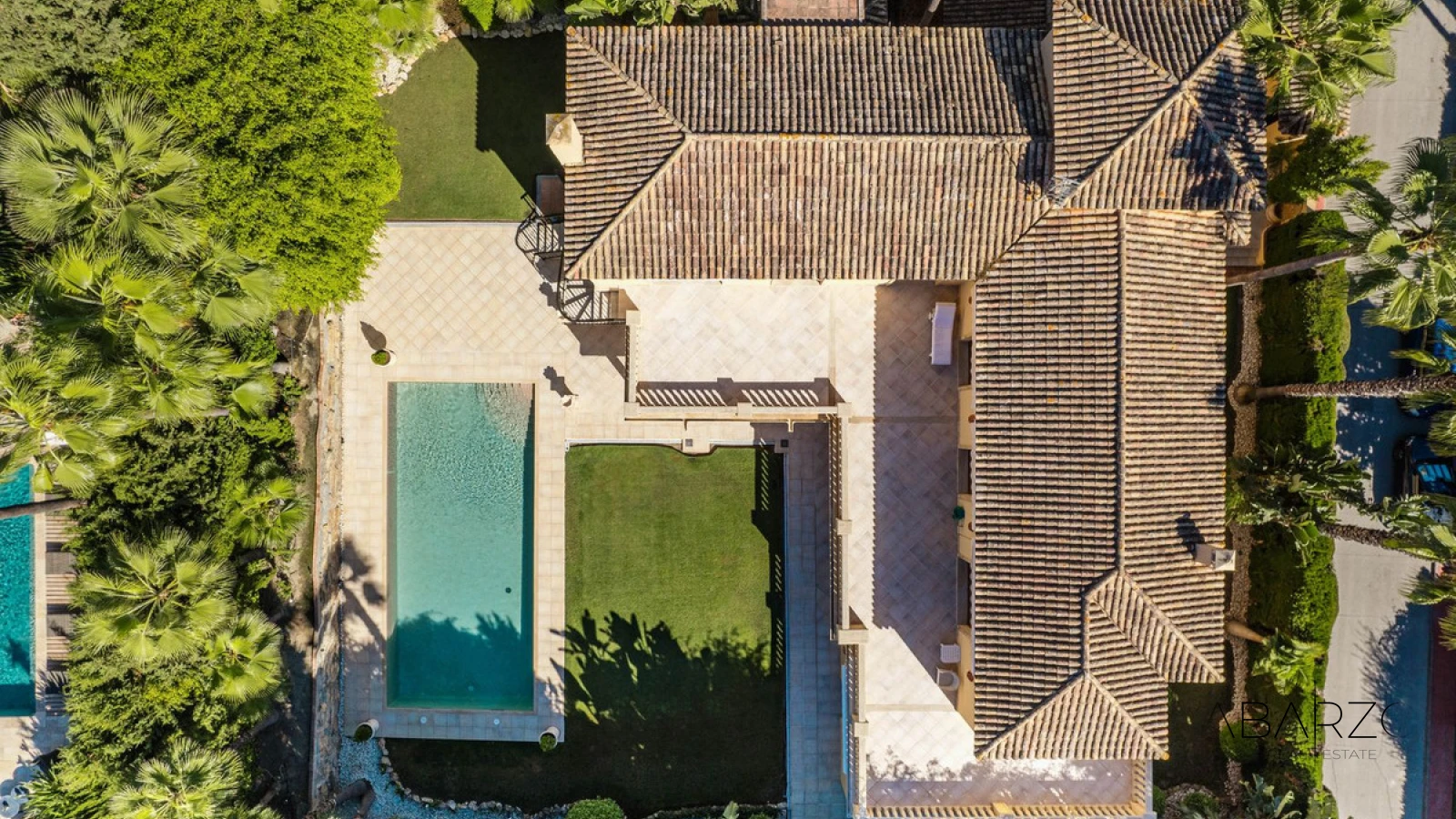 Elegant five-bedroom villa in Nueva Andalucía Marbella — interior, Nueva Andalucía, Marbella (33 of 36)