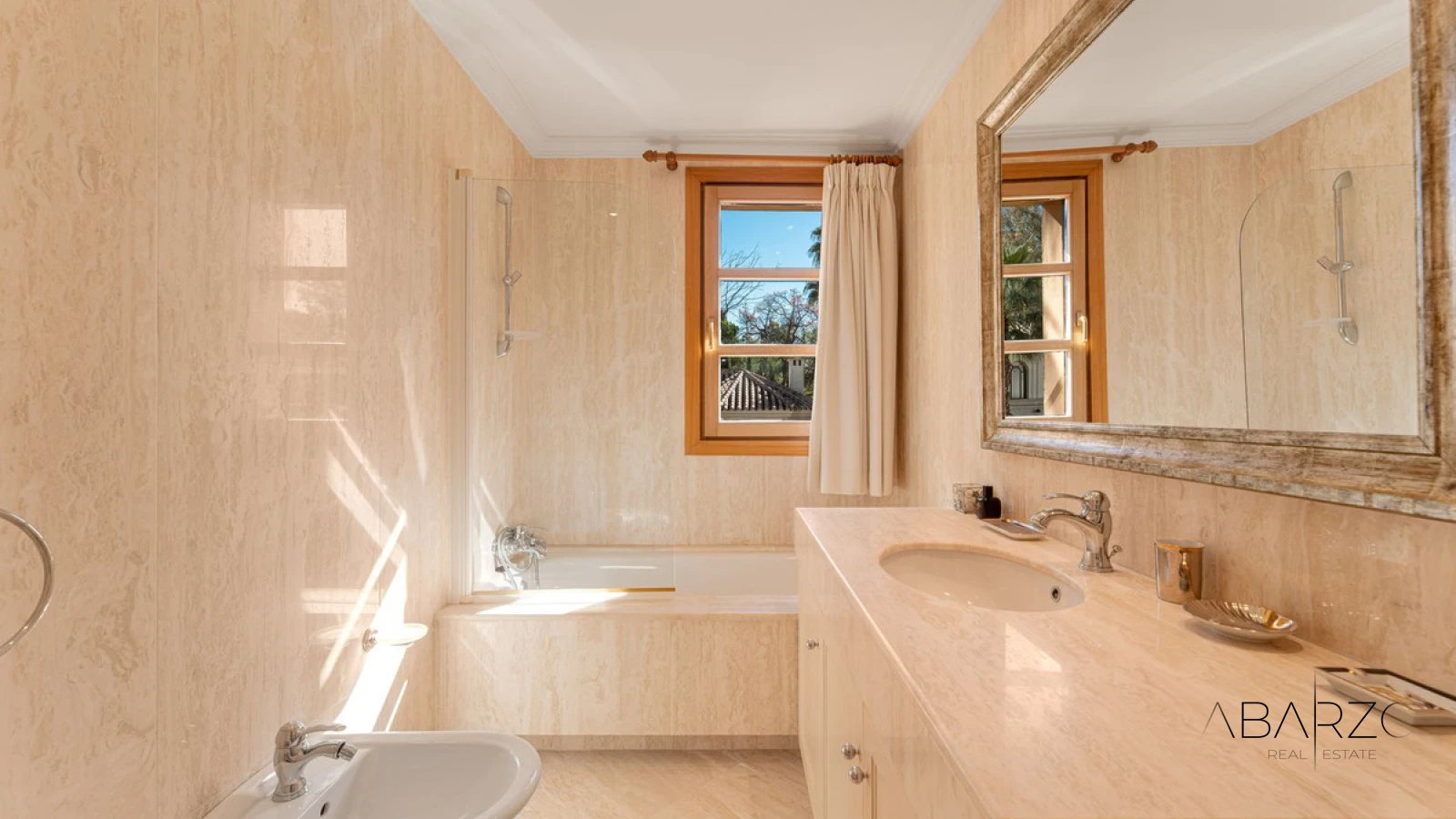 Elegant five-bedroom villa in Nueva Andalucía Marbella — interior, Nueva Andalucía, Marbella (17 of 36)