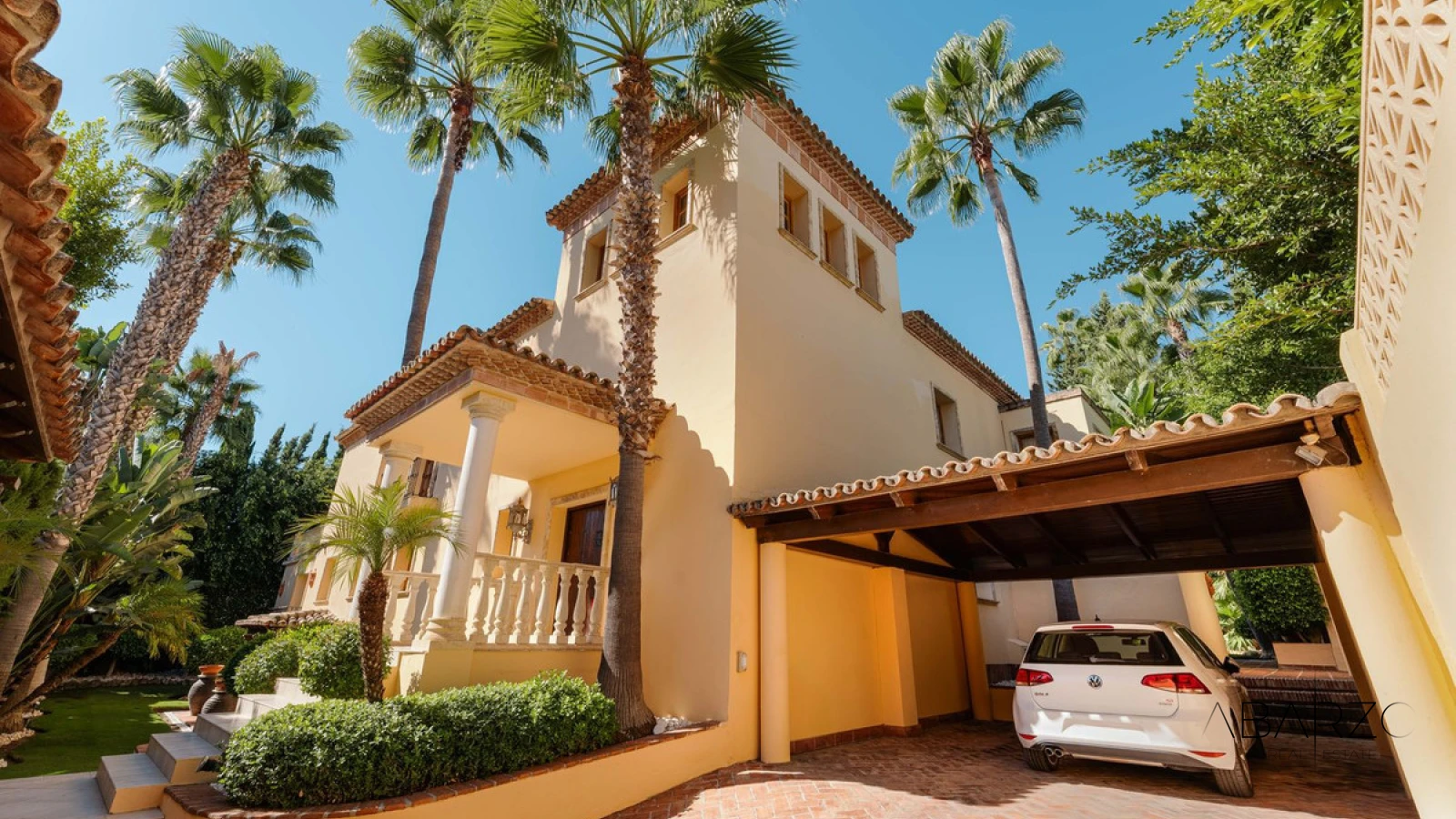Elegant five-bedroom villa in Nueva Andalucía Marbella — interior, Nueva Andalucía, Marbella (3 of 36)