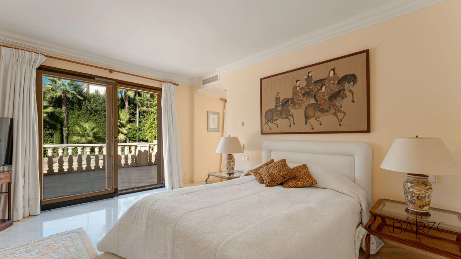 Elegant five-bedroom villa in Nueva Andalucía Marbella — interior, Nueva Andalucía, Marbella (16 of 36)