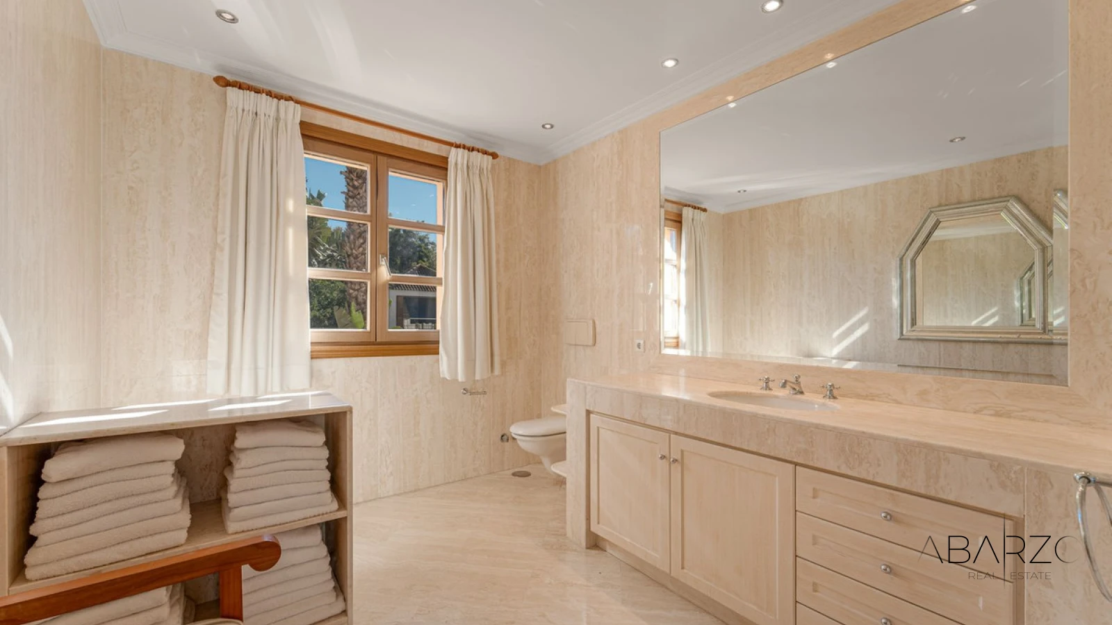 Elegant five-bedroom villa in Nueva Andalucía Marbella — interior, Nueva Andalucía, Marbella (22 of 36)
