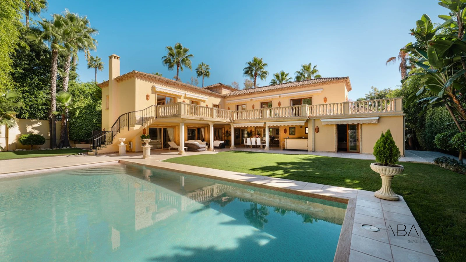 Elegant five-bedroom villa in Nueva Andalucía Marbella — luxury property for sale in Nueva Andalucía, Marbella