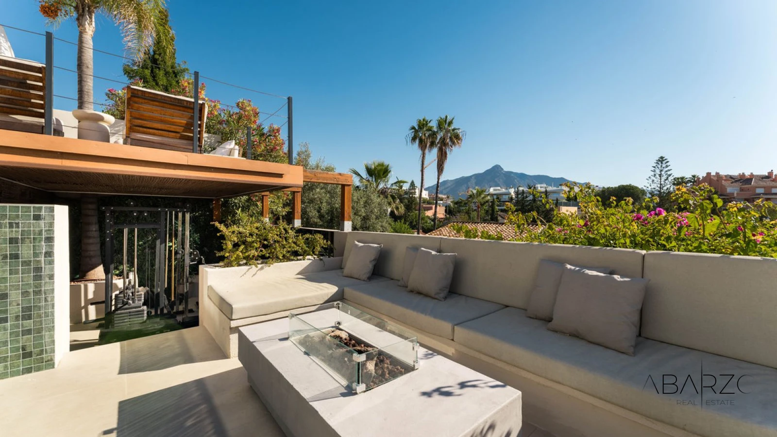 Ready to move in Villa with Infinity Pool and Sea Views in Nueva Andalucía — interior, Nueva Andalucía, Marbella (3 of 46)