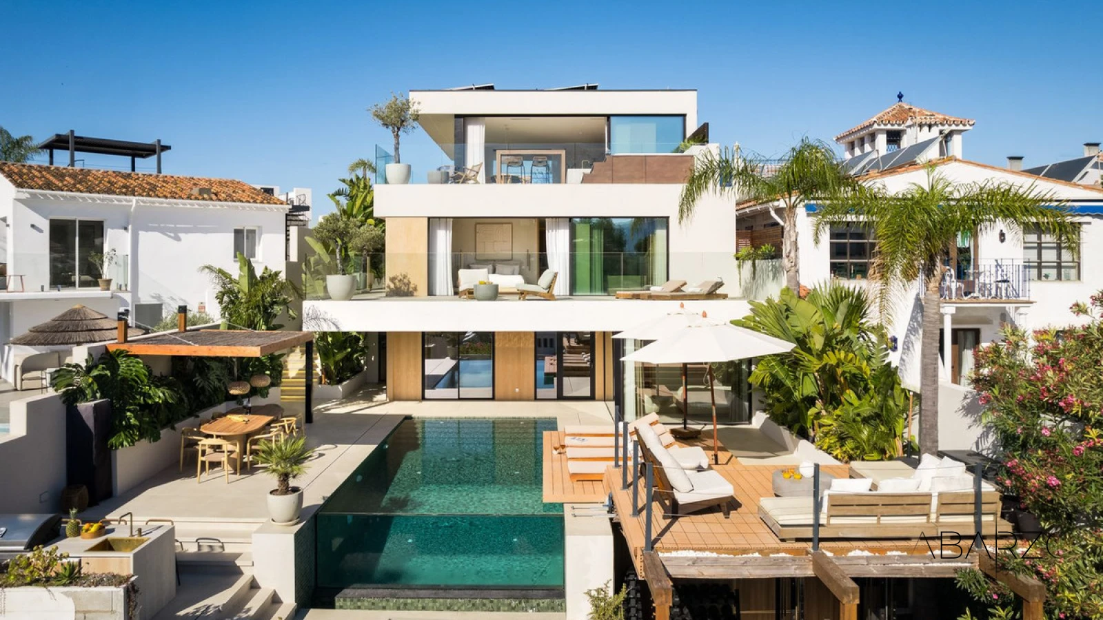 Ready to move in Villa with Infinity Pool and Sea Views in Nueva Andalucía — interior, Nueva Andalucía, Marbella (44 of 46)