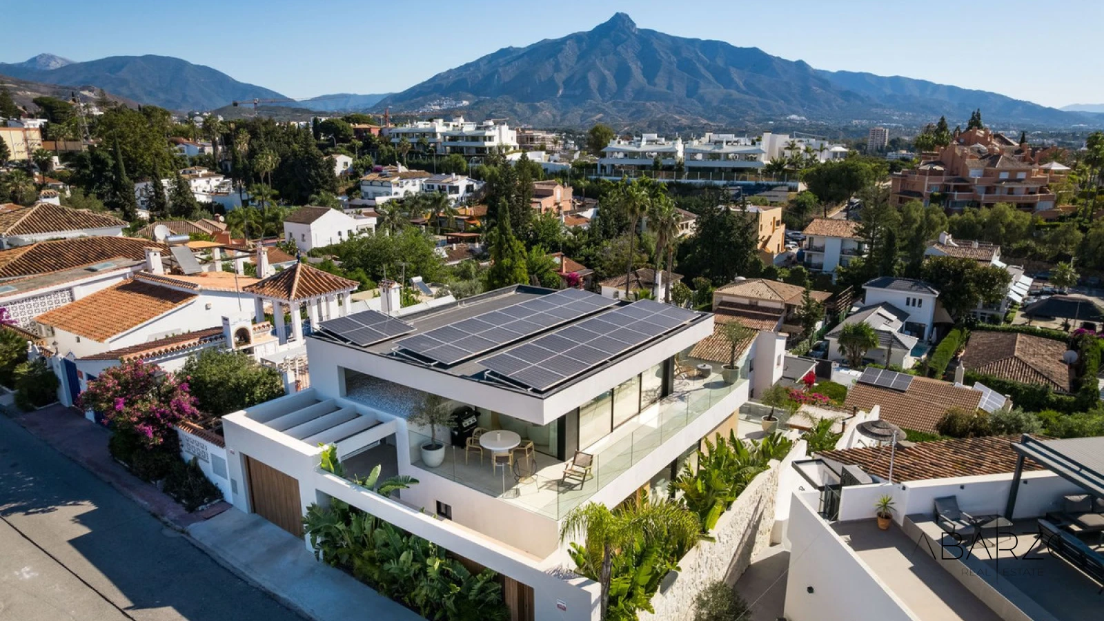 Ready to move in Villa with Infinity Pool and Sea Views in Nueva Andalucía — interior, Nueva Andalucía, Marbella (11 of 46)