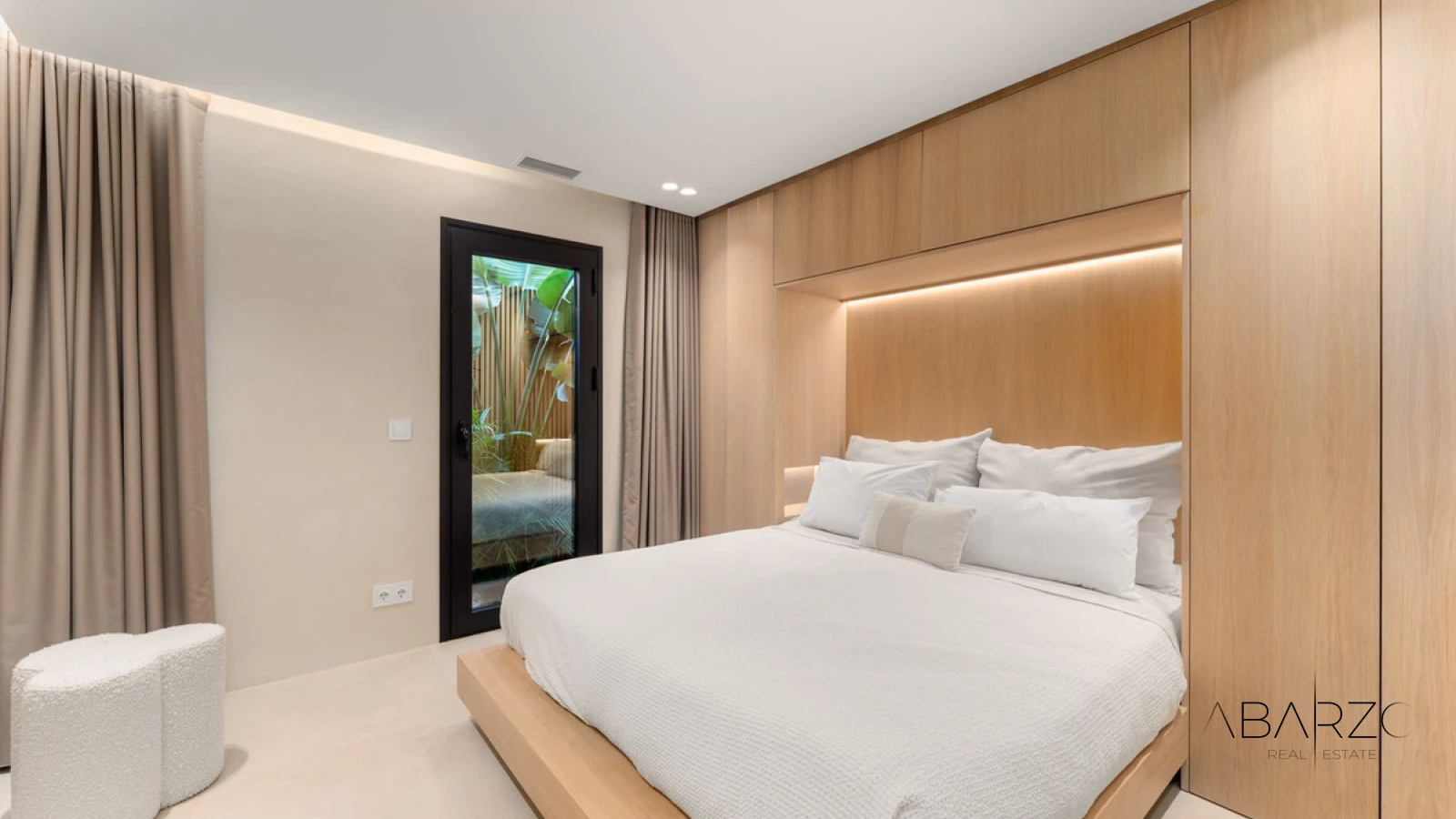 Ready to move in Villa with Infinity Pool and Sea Views in Nueva Andalucía — interior, Nueva Andalucía, Marbella (37 of 46)