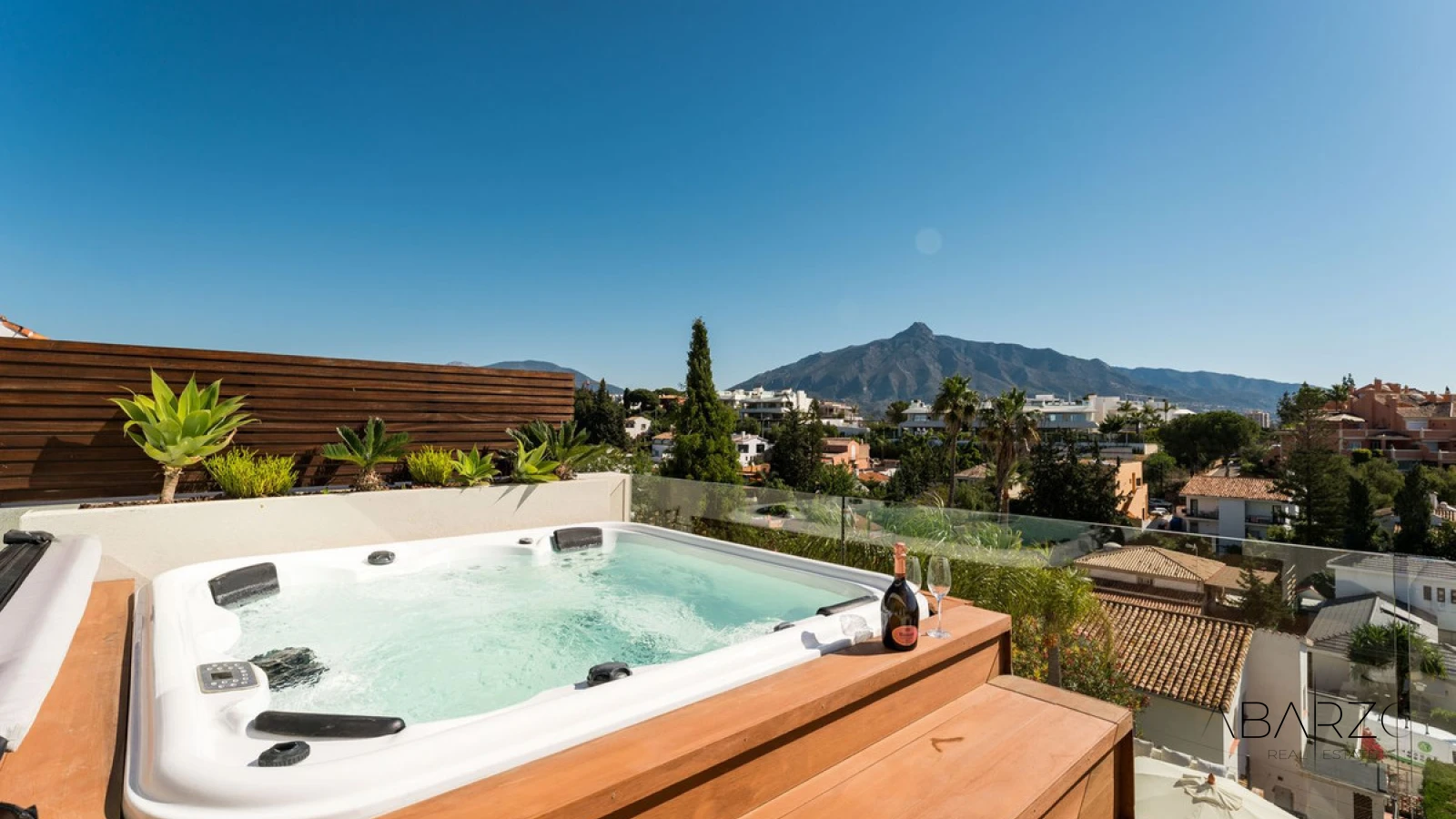 Ready to move in Villa with Infinity Pool and Sea Views in Nueva Andalucía — interior, Nueva Andalucía, Marbella (27 of 46)