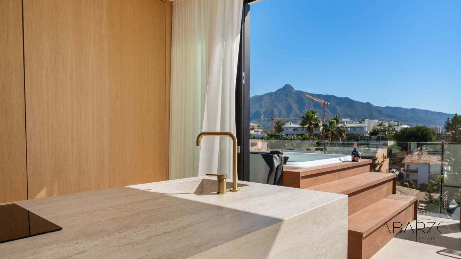 Ready to move in Villa with Infinity Pool and Sea Views in Nueva Andalucía — interior, Nueva Andalucía, Marbella (31 of 46)