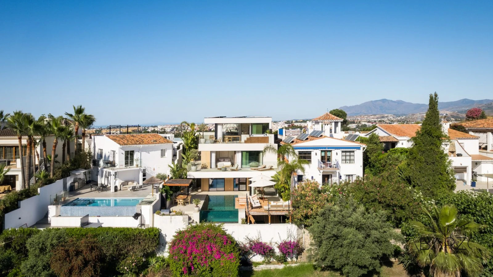 Ready to move in Villa with Infinity Pool and Sea Views in Nueva Andalucía — interior, Nueva Andalucía, Marbella (8 of 46)
