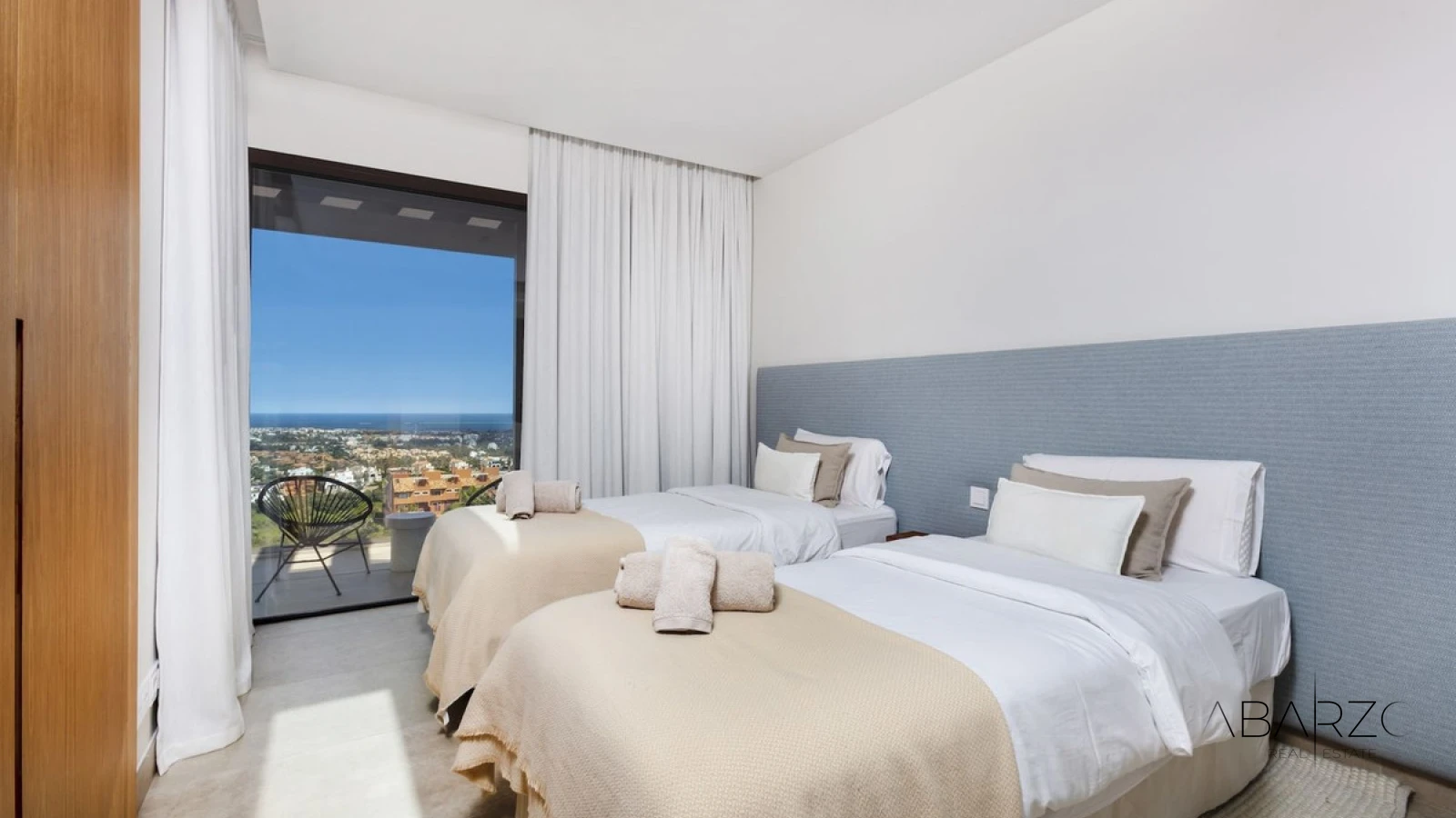 Villa with panoramic sea views with private infinity pool and terraces in Benahavís — interior, Marbella Club Golf Resort, Benahavís (13 of 37)