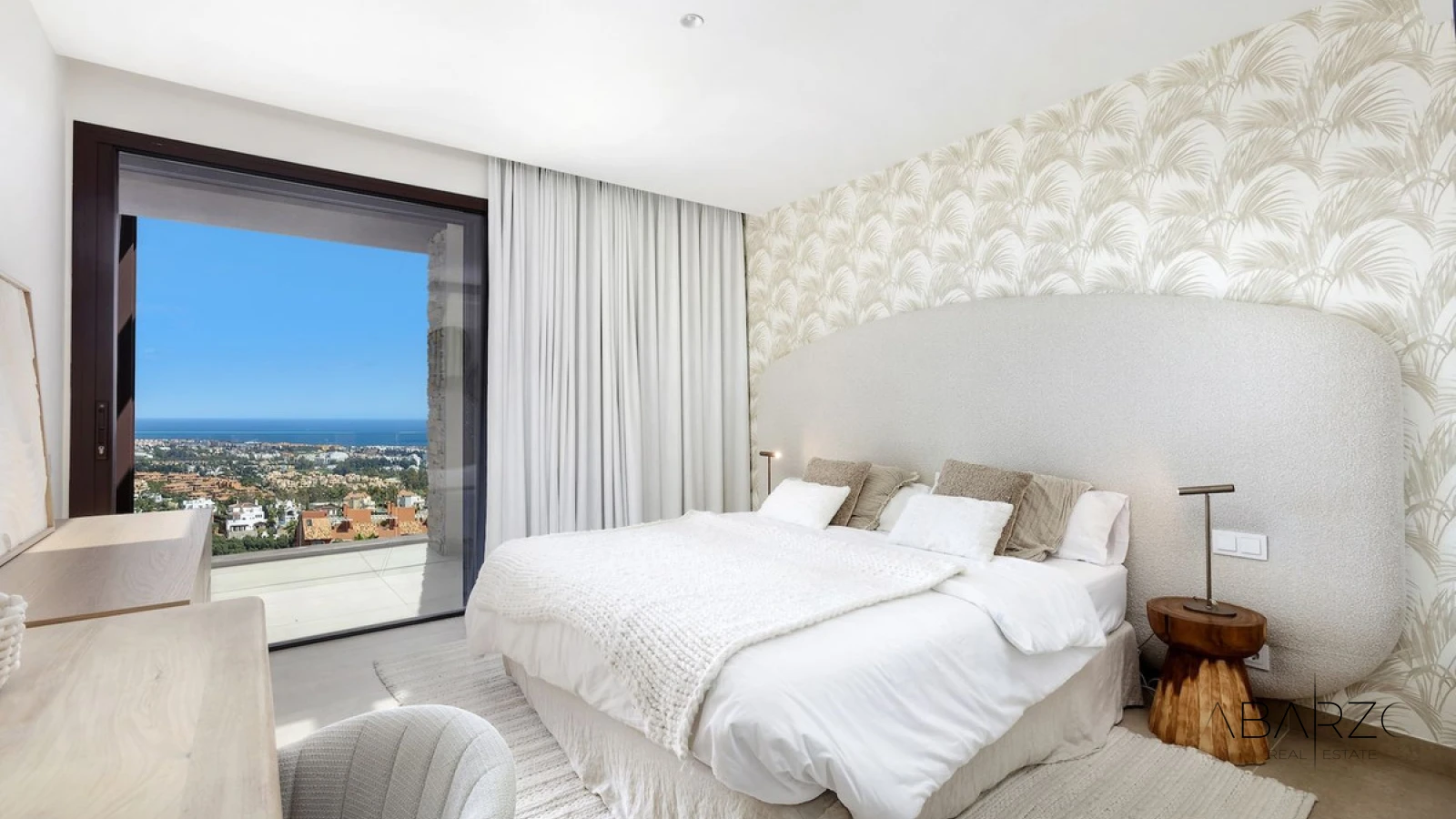 Villa with panoramic sea views with private infinity pool and terraces in Benahavís — interior, Marbella Club Golf Resort, Benahavís (25 of 37)