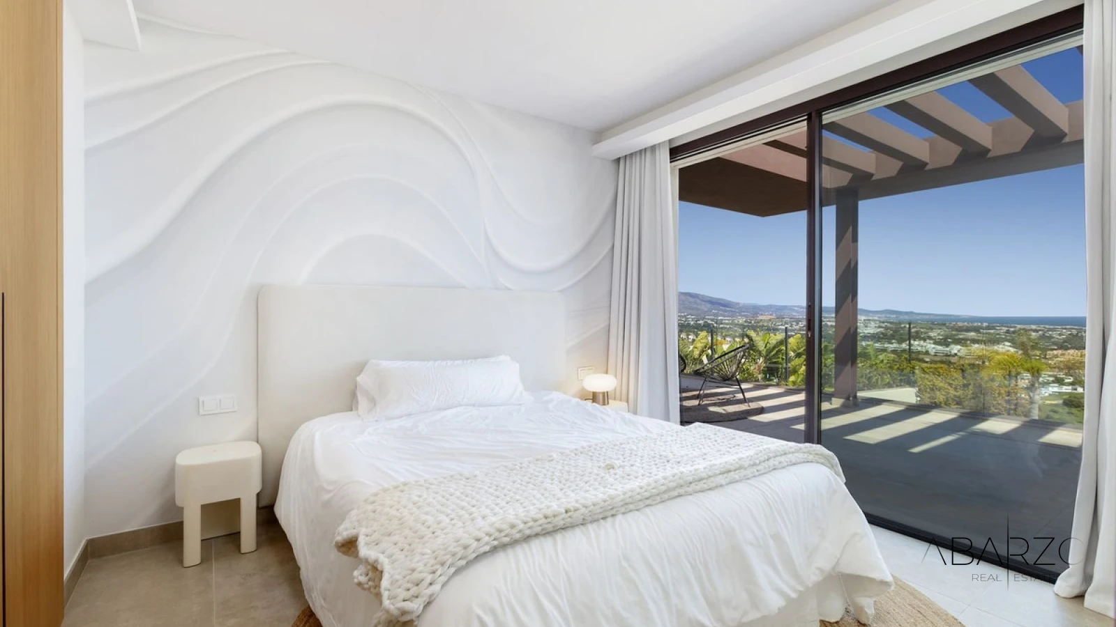 Villa with panoramic sea views with private infinity pool and terraces in Benahavís — interior, Marbella Club Golf Resort, Benahavís (8 of 37)