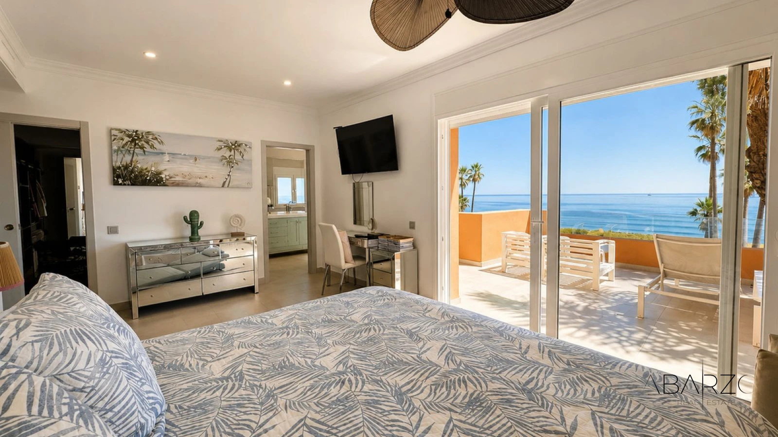 Beach House in El Presidente with Direct Beach Access and Panoramic Sea Views — interior, New Golden Mile, Estepona (13 of 25)