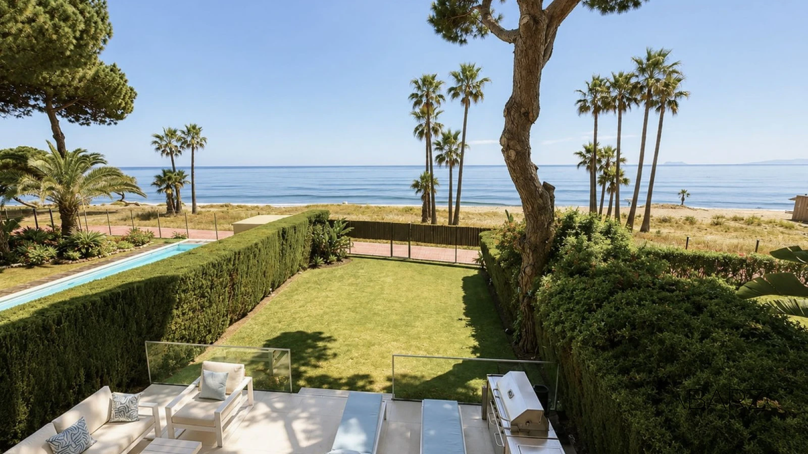 Beach House in El Presidente with Direct Beach Access and Panoramic Sea Views — interior, New Golden Mile, Estepona (3 of 25)