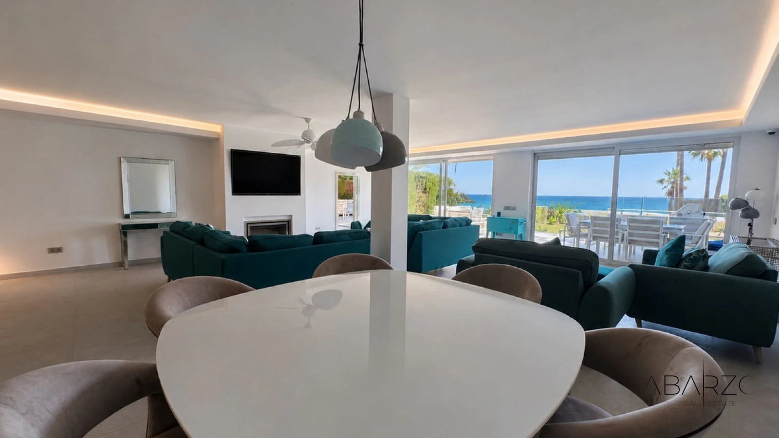 Beach House in El Presidente with Direct Beach Access and Panoramic Sea Views — interior, New Golden Mile, Estepona (10 of 25)