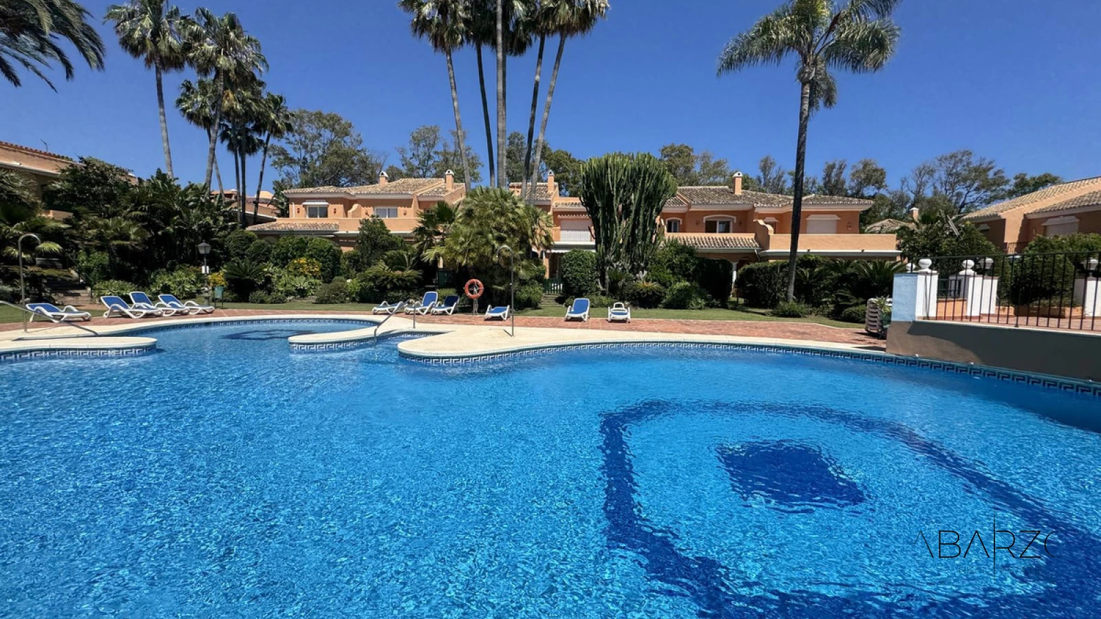 Beach House in El Presidente with Direct Beach Access and Panoramic Sea Views — interior, New Golden Mile, Estepona (22 of 25)