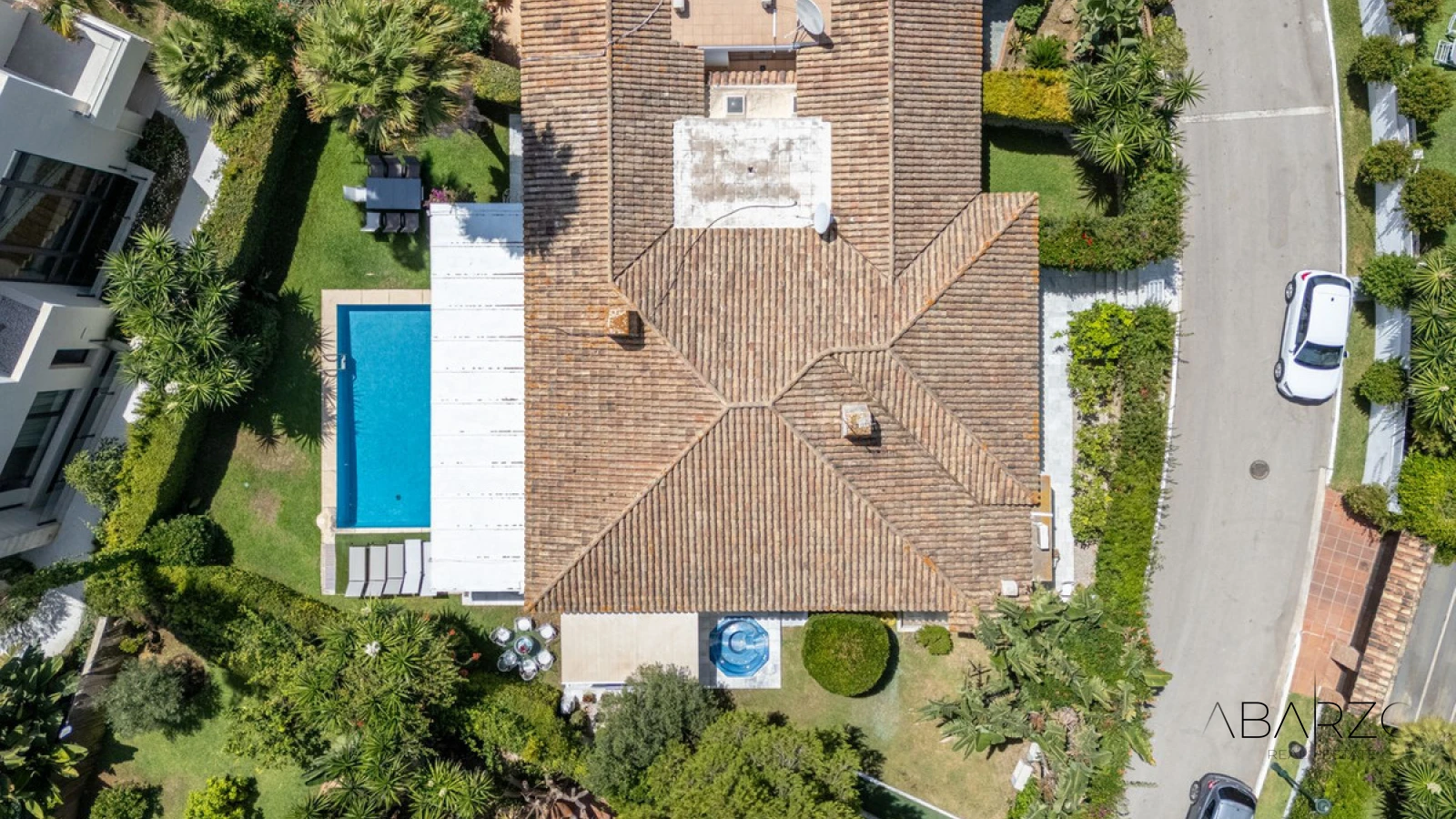 Semi-Detached Beachside Villa with Private Pool and Jacuzzi, in Los Monteros, Marbella — interior, Marbella East, Marbella (22 of 24)