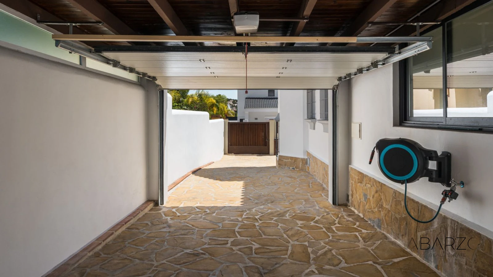 Villa with Private Pool in Altos del Rodeo, Nueva Andalucia — interior, Nueva Andalucía, Marbella (24 of 29)