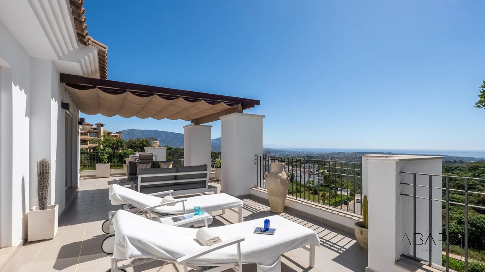 Renovated Penthouse with Mediterranean Views in La Floresta, Marbella East — interior, Marbella Centro, Marbella (3 of 16)