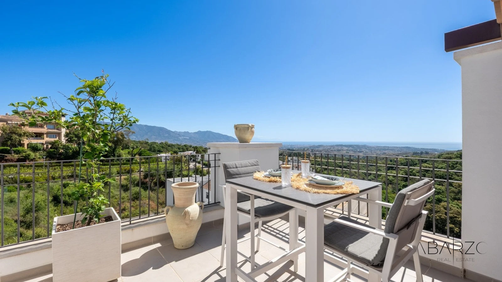 Renovated Penthouse with Mediterranean Views in La Floresta, Marbella East — interior, Marbella Centro, Marbella (2 of 16)