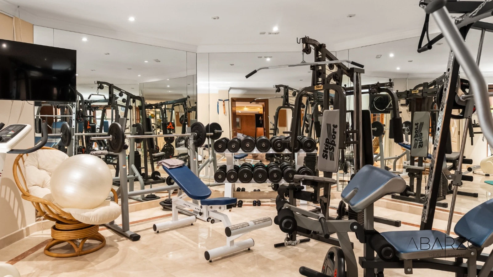 Luxury Villa with Panoramic Sea Views and Private Tennis Court in Nueva Andalucía — interior, Nueva Andalucía, Marbella (30 of 49)