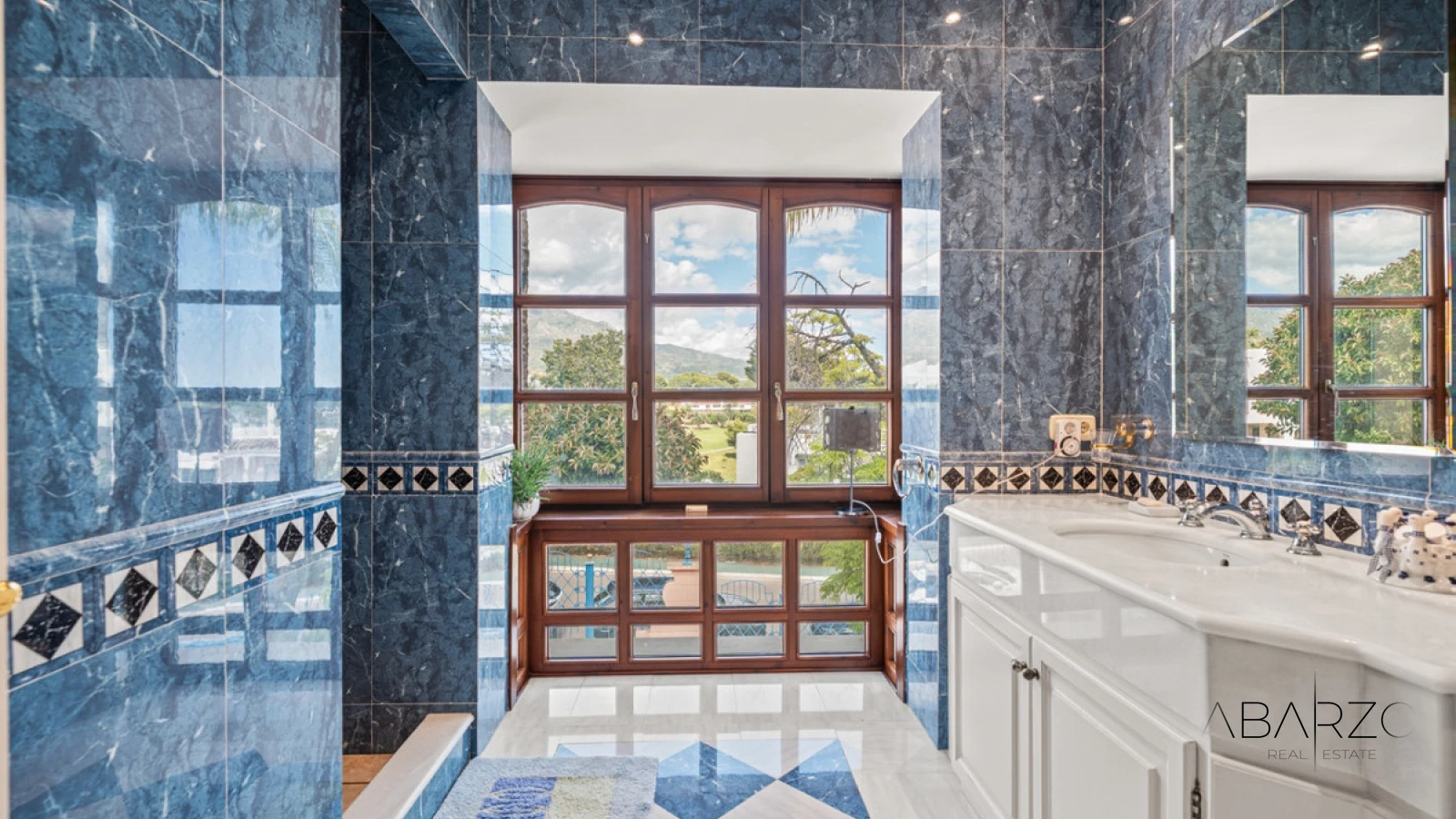 Luxury Villa with Panoramic Sea Views and Private Tennis Court in Nueva Andalucía — interior, Nueva Andalucía, Marbella (31 of 49)
