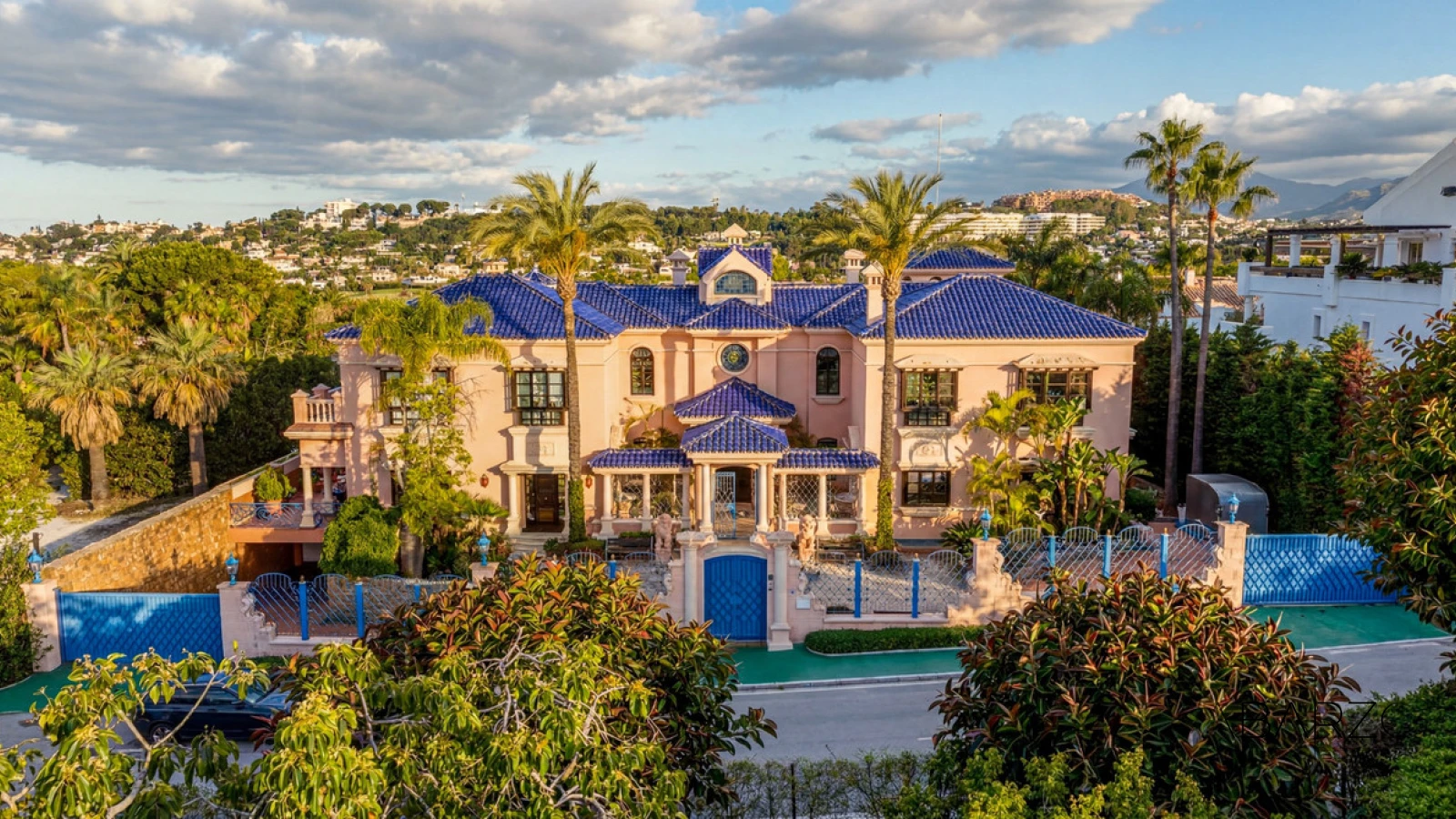 Luxury Villa with Panoramic Sea Views and Private Tennis Court in Nueva Andalucía — interior, Nueva Andalucía, Marbella (49 of 49)