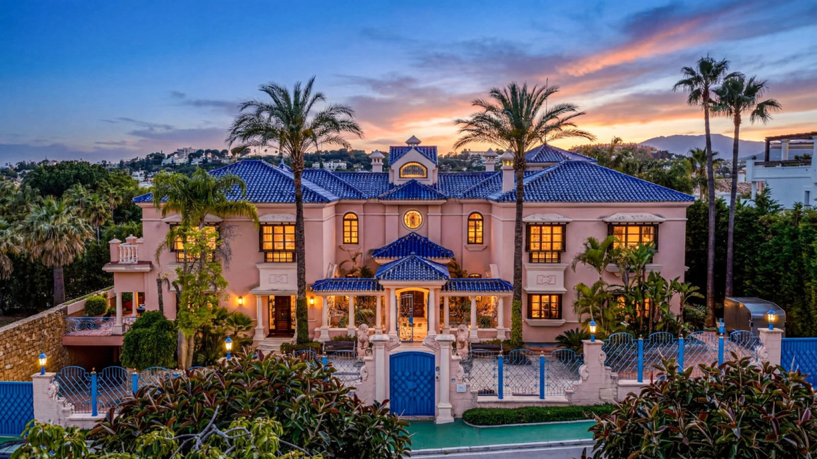 Luxury Villa with Panoramic Sea Views and Private Tennis Court in Nueva Andalucía — interior, Nueva Andalucía, Marbella (46 of 49)