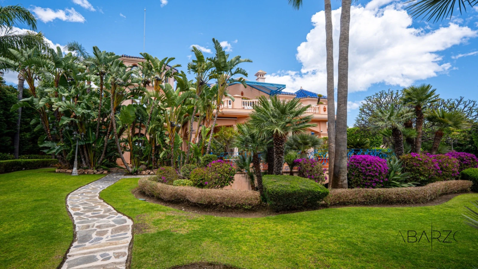 Luxury Villa with Panoramic Sea Views and Private Tennis Court in Nueva Andalucía — interior, Nueva Andalucía, Marbella (44 of 49)