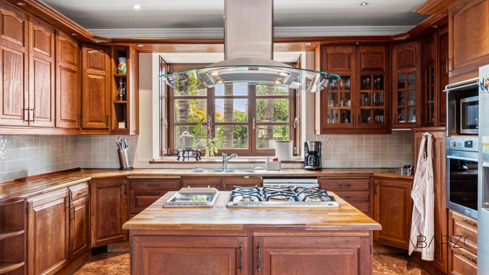 Luxury Villa with Panoramic Sea Views and Private Tennis Court in Nueva Andalucía — interior, Nueva Andalucía, Marbella (20 of 49)