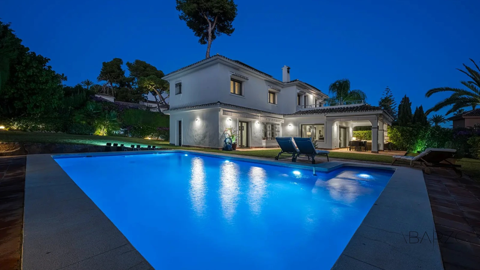 Mediterranean-style villa at the beach in prestigious Los Monteros, Marbella — interior, Marbella East, Marbella (33 of 37)
