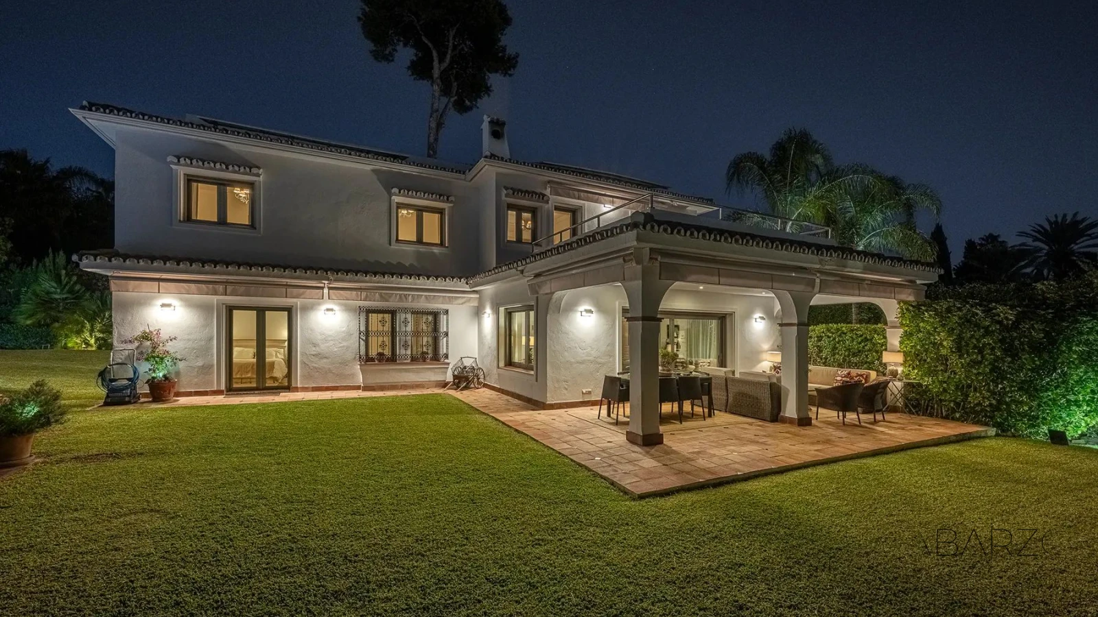 Mediterranean-style villa at the beach in prestigious Los Monteros, Marbella — interior, Marbella East, Marbella (35 of 37)