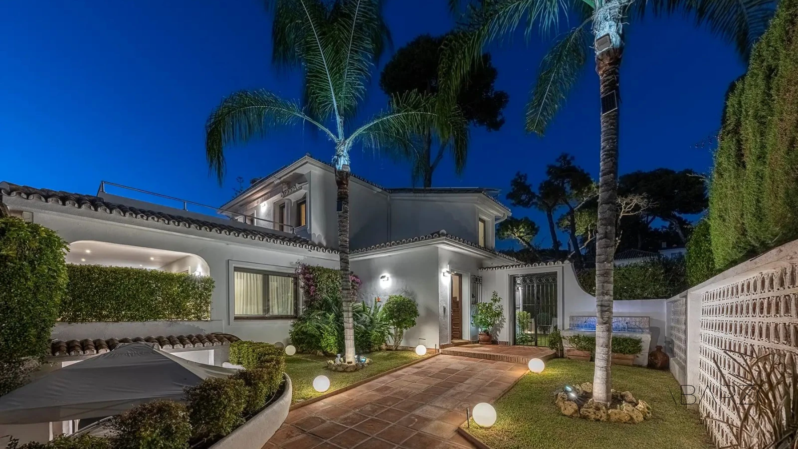 Mediterranean-style villa at the beach in prestigious Los Monteros, Marbella — interior, Marbella East, Marbella (34 of 37)
