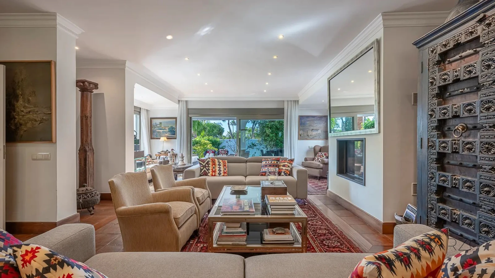 Mediterranean-style villa at the beach in prestigious Los Monteros, Marbella — interior, Marbella East, Marbella (9 of 37)