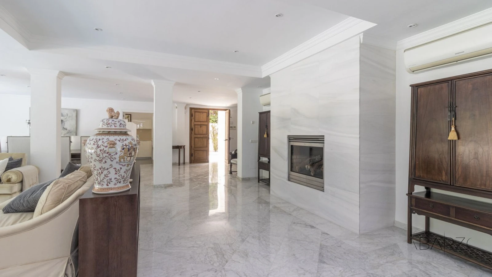 Luxury Villa with Private Pool and Beach Access in Los Monteros, Marbella — interior, Marbella East, Marbella (10 of 43)