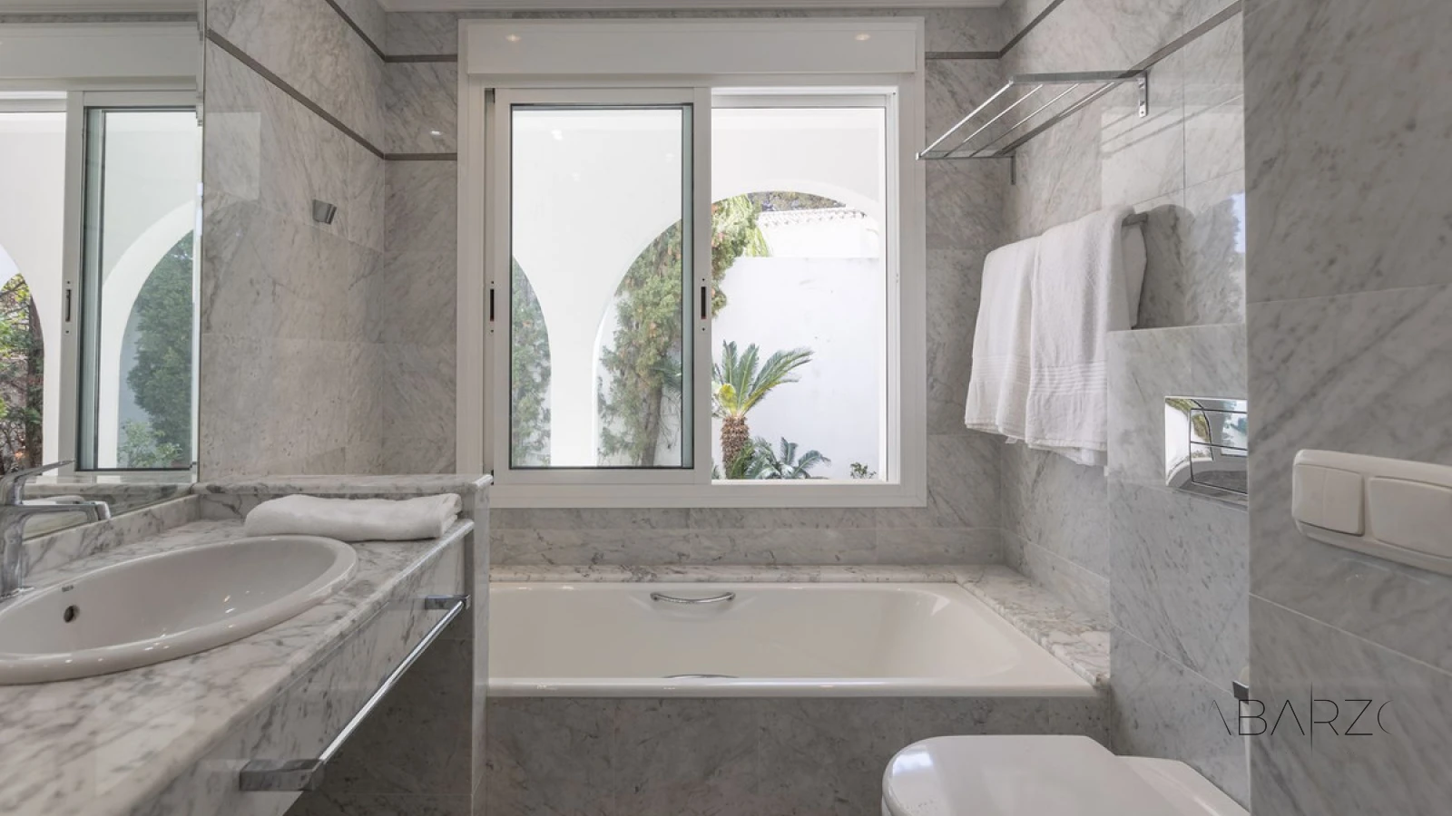Luxury Villa with Private Pool and Beach Access in Los Monteros, Marbella — interior, Marbella East, Marbella (20 of 43)