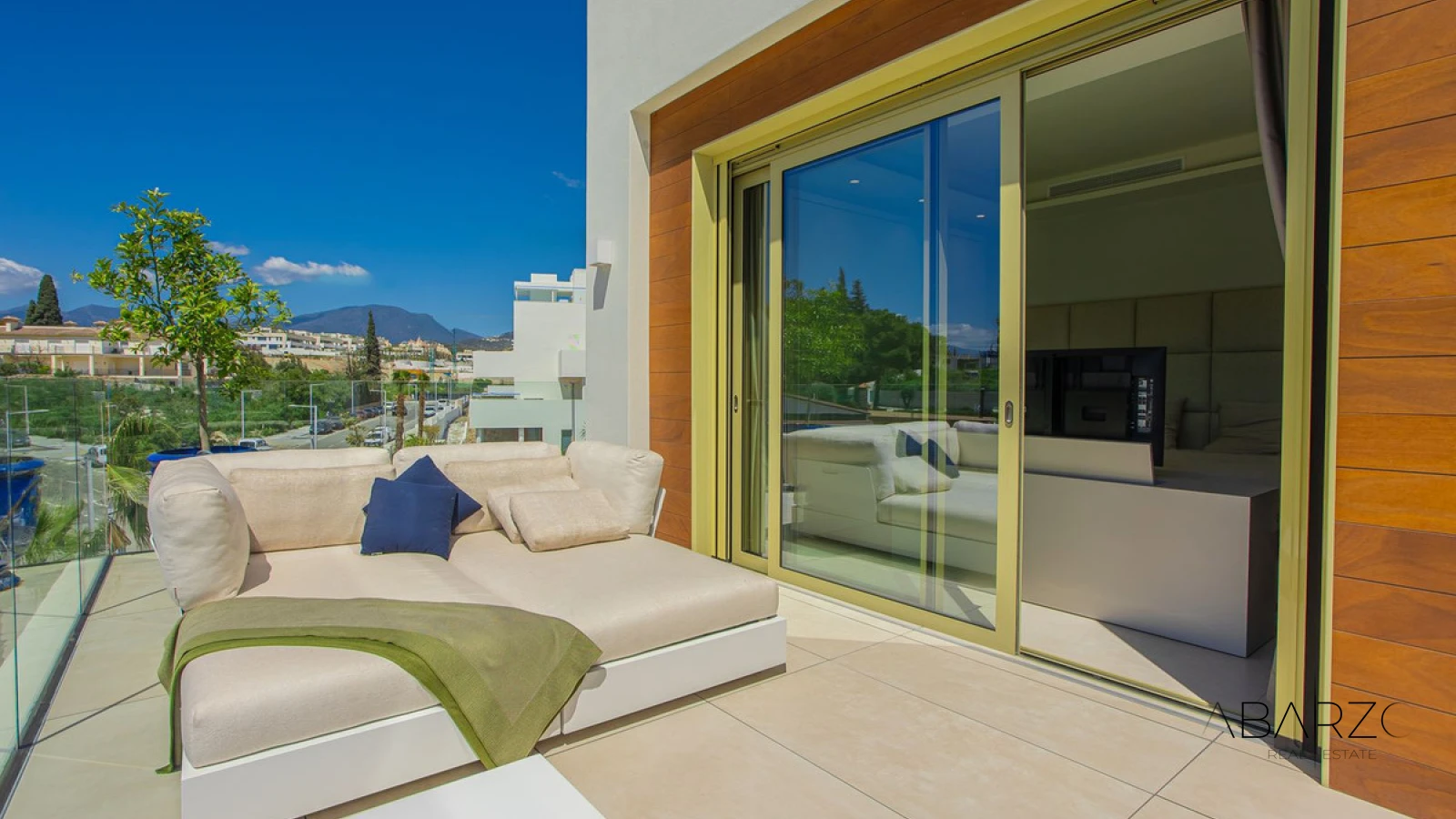 Penthouse Duplex in Puerto Banús, Costa del Sol with Sea Views and Private Terrace — interior, Golden Mile, Marbella (31 of 46)
