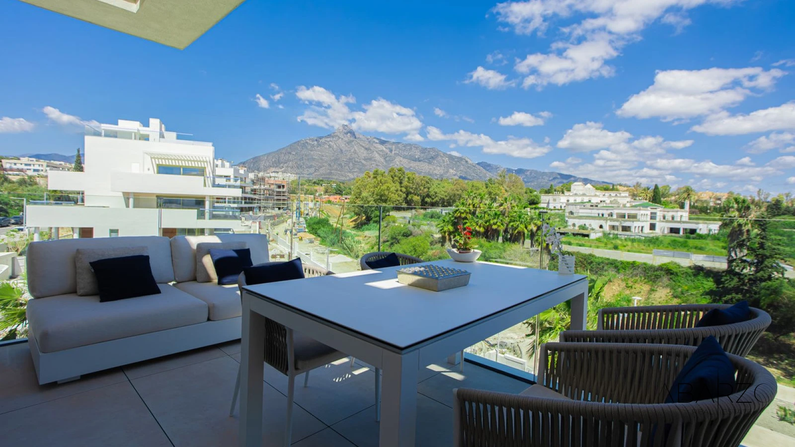 Penthouse Duplex in Puerto Banús, Costa del Sol with Sea Views and Private Terrace — interior, Golden Mile, Marbella (32 of 46)